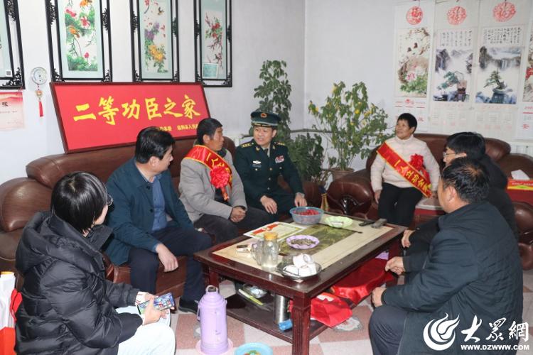 潍坊市临朐县开展走访慰问荣立二等功现役军人家庭活动