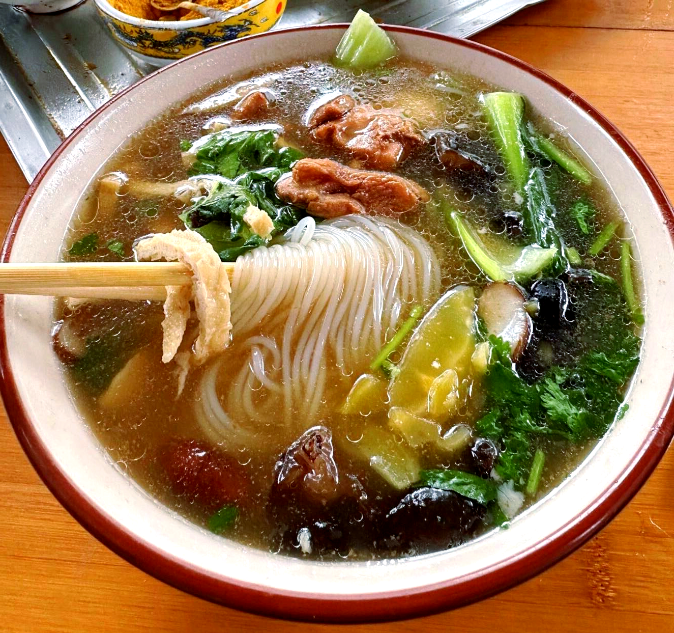 探索开封美味米线:不可错过的七家街边小店