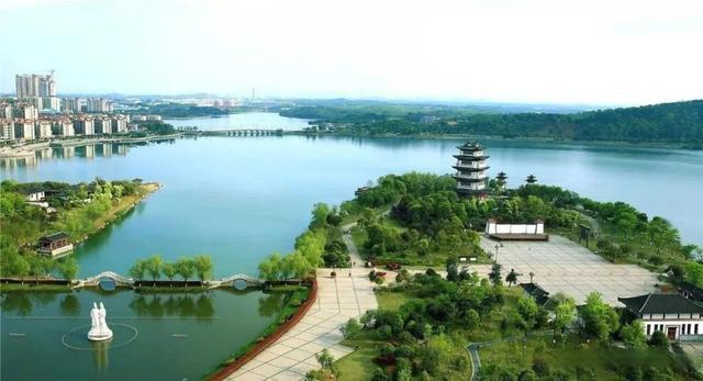 小镇潜力待发掘,"藕"然发现,金玉满堂!