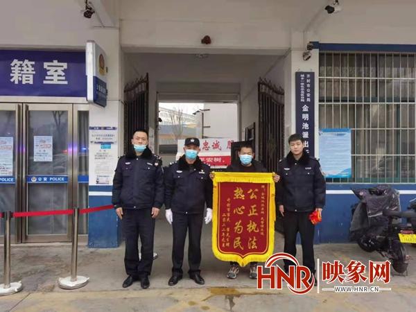 开封市公安局金明池派出所民警守护群众的钱袋子