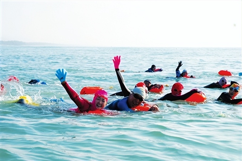 巾帼"泳"士,在三亚与大海共舞