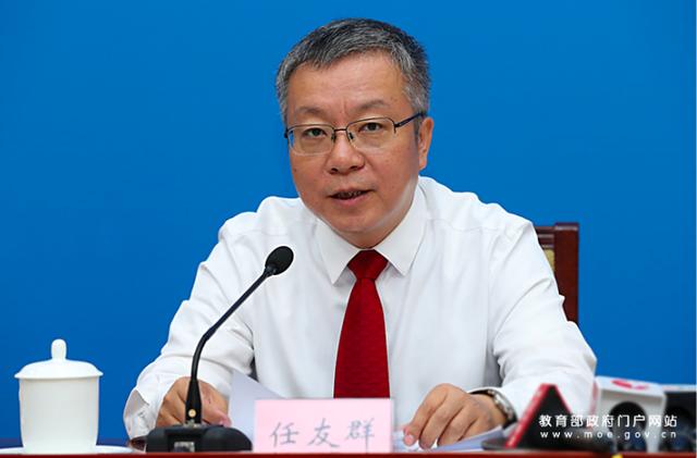 任友群:增加中小学编制,提升义务教育教师薪资水平