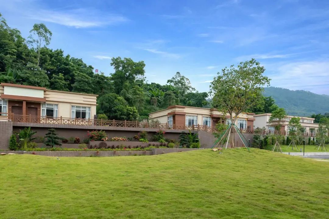 新兴贤居温泉度假酒店,轻奢禅意,悠享私密泡泉!