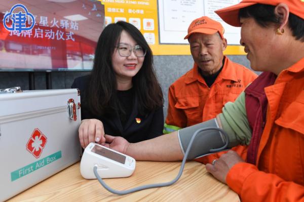 东丽区星火驿站暨户外人员工作站投入使用 为户外劳动者提供便利服务