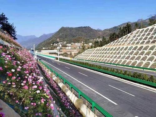 安康至岚皋高速公路今起通车 车程将缩短为30分钟