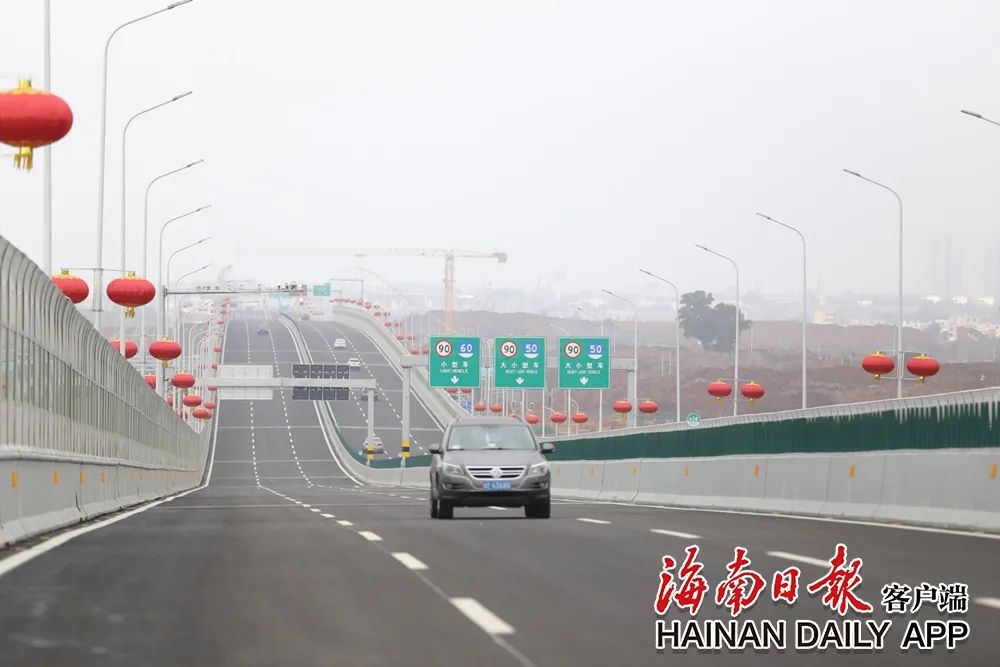 今天,海口海秀快速路二期建成通车!