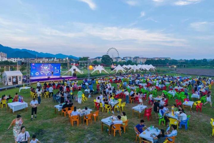 户外酒吧,烧烤,露营……夏日里的义乌马畈之夜
