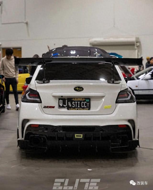 竞技味十足的11代斯巴鲁wrx sti,战斗的同时还带点"骚气"