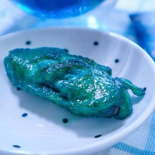 为什么人类的食物中很少出现蓝色?答案在这里