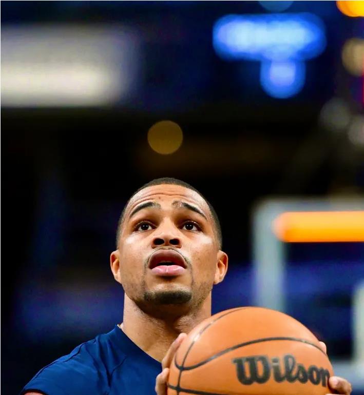 活塞裁掉后卫凯弗-赛克斯