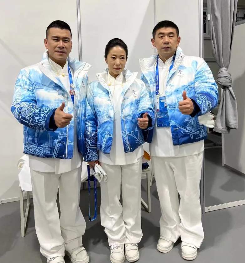 中国奥运会羽绒服图片
