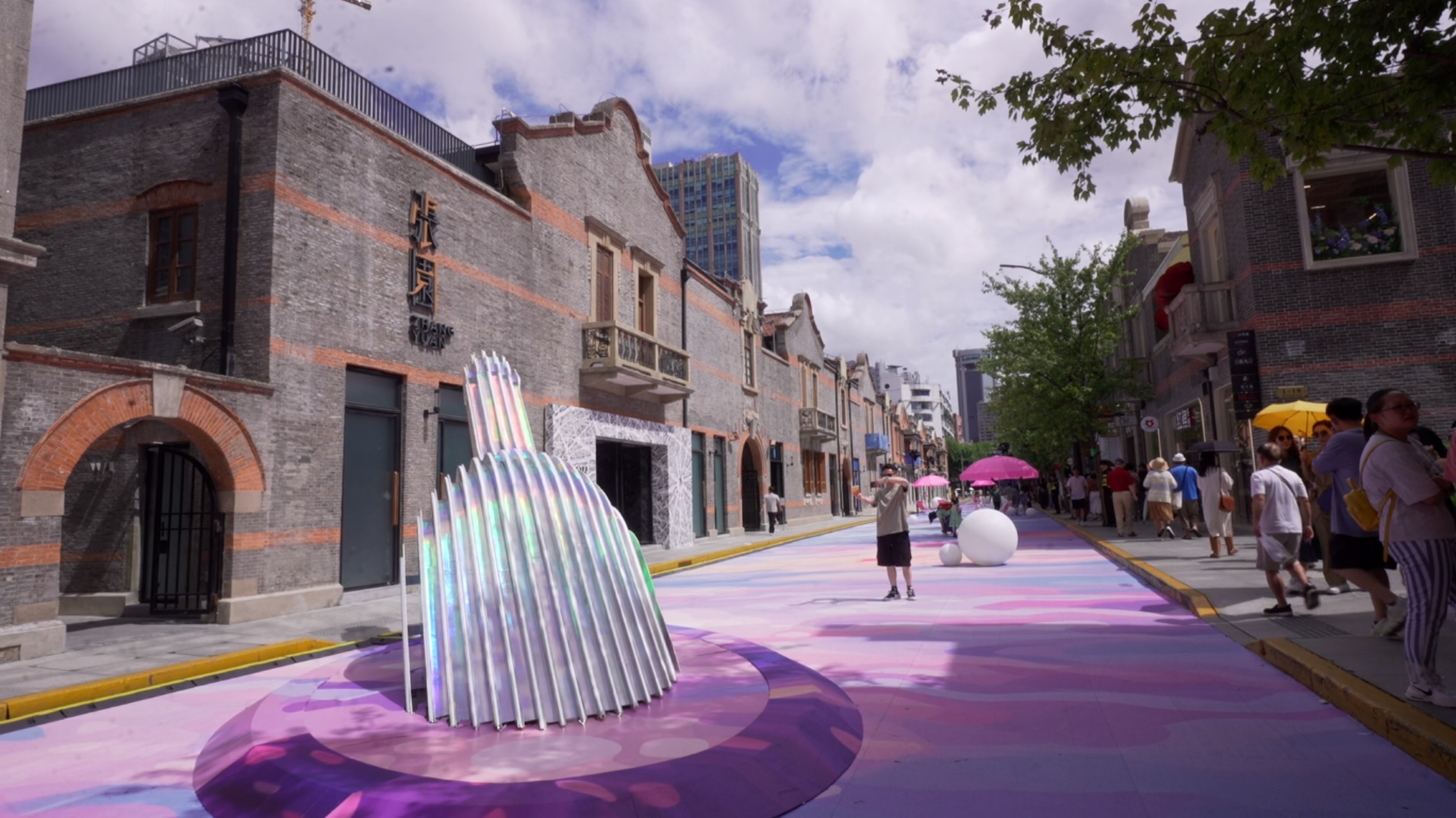 在张园茂名北路限时步行街,发现浪漫,活力的仲夏生活方式