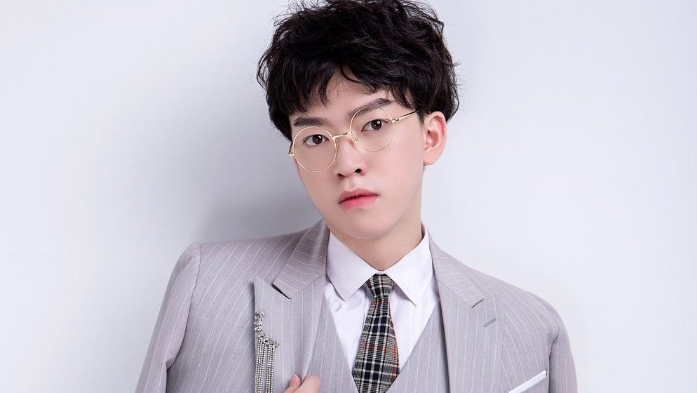 冠军教练寒夜再出手,拳击pk瘦小的菊花adc,看来这回寒夜要赢了