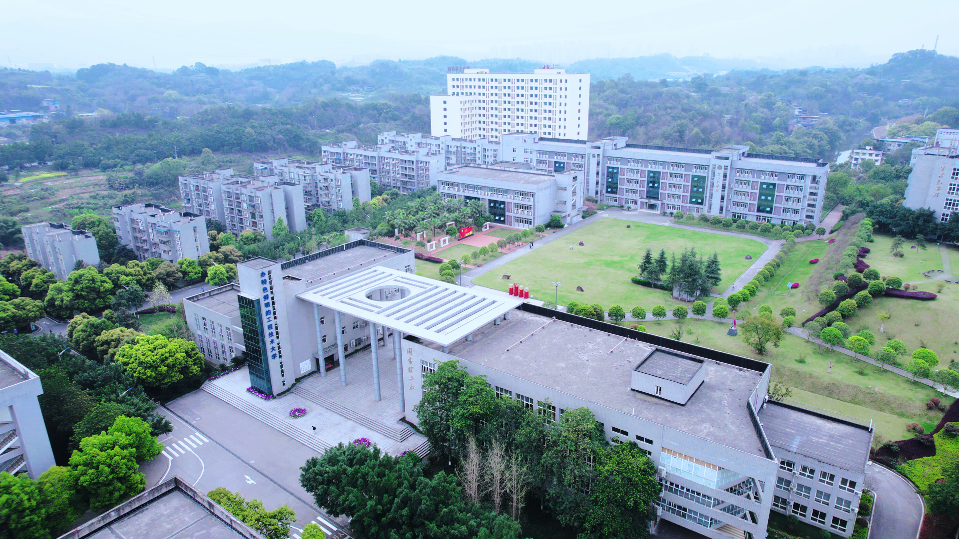 正是樱花烂漫时,共赏重工校园好风景