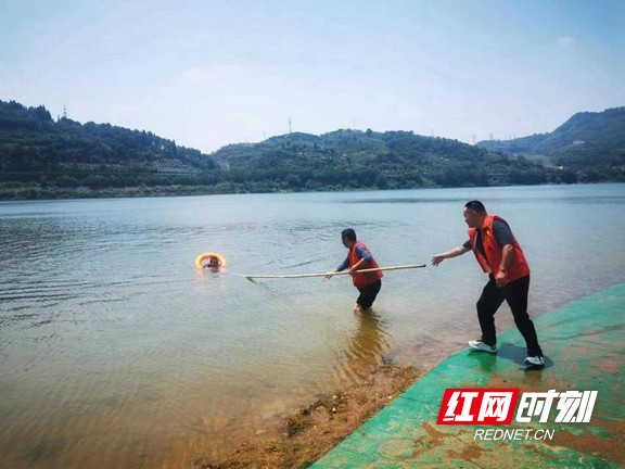 泸溪县武溪镇:防溺水应急演练村社区全覆盖开展