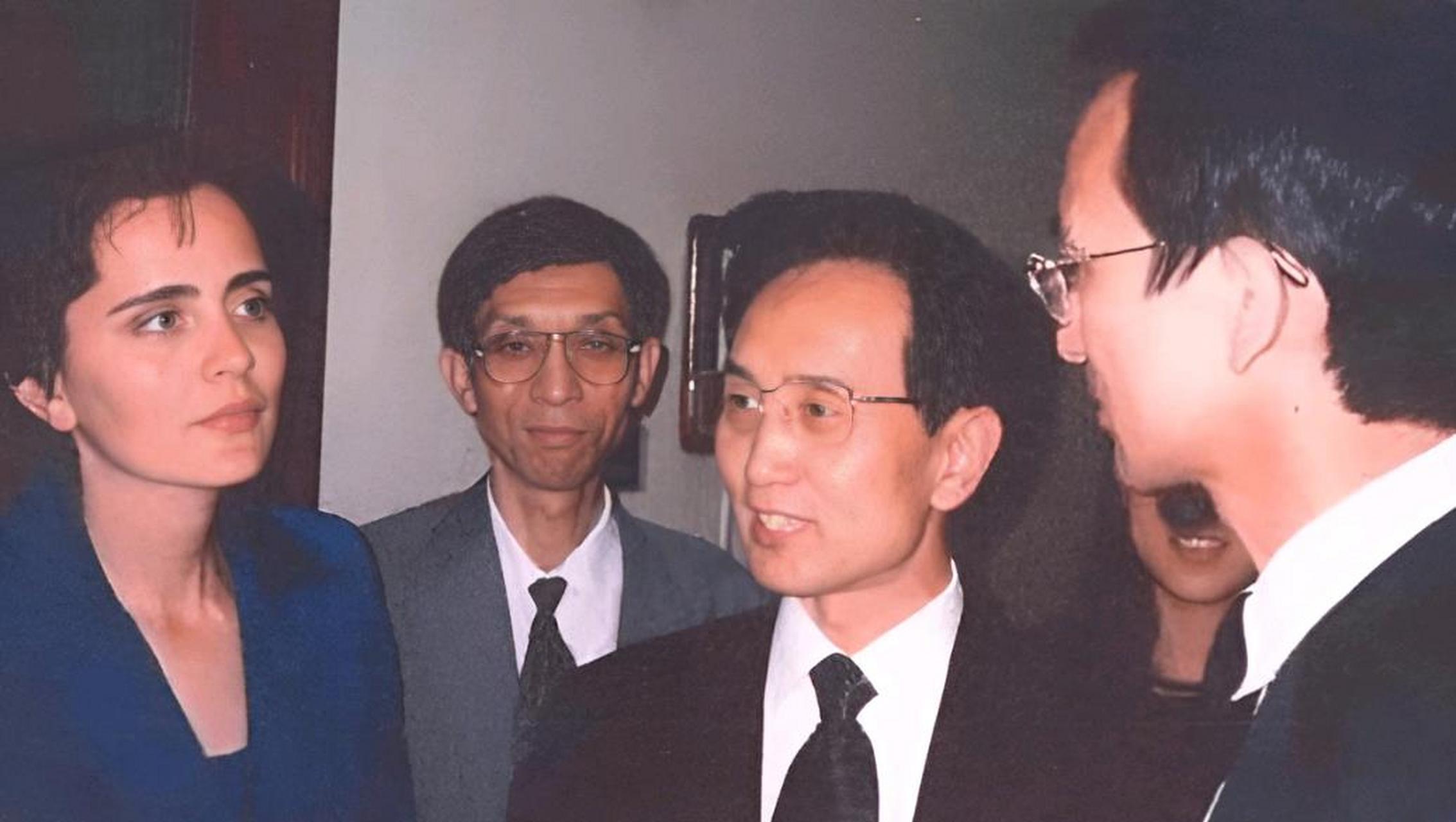 "80年代海灯大师难得与气功大师严新合影.