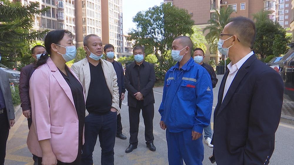 邓群筑牢安全生产与疫情防控双防线