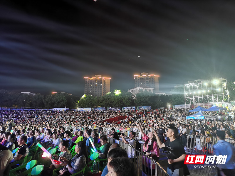 "嗨啤"一夏 第九届东江湖青岛啤酒节激情开幕