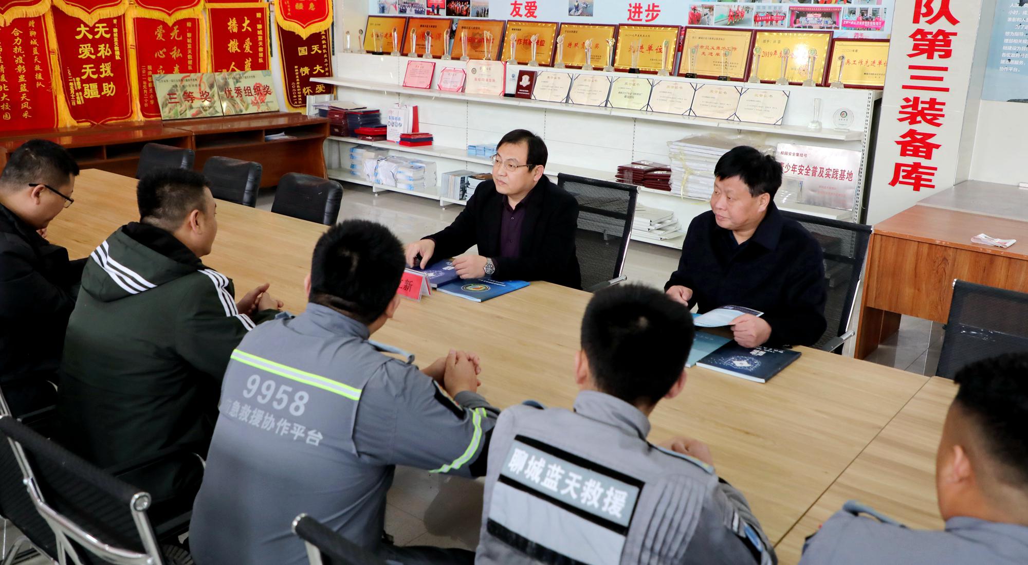 刘立新同志到聊城蓝天救援队走访调研