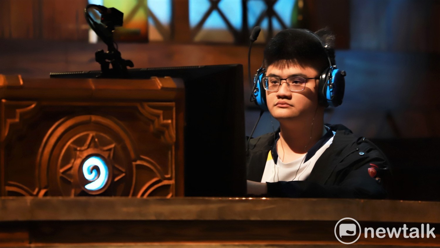 《炉石战记》险胜晋级!tom60229打进大师职业赛四强