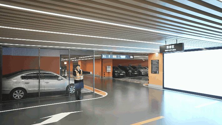 诠释出行新风尚,打造社交新地标,正大广场焕新停车场为都市人带来绿色