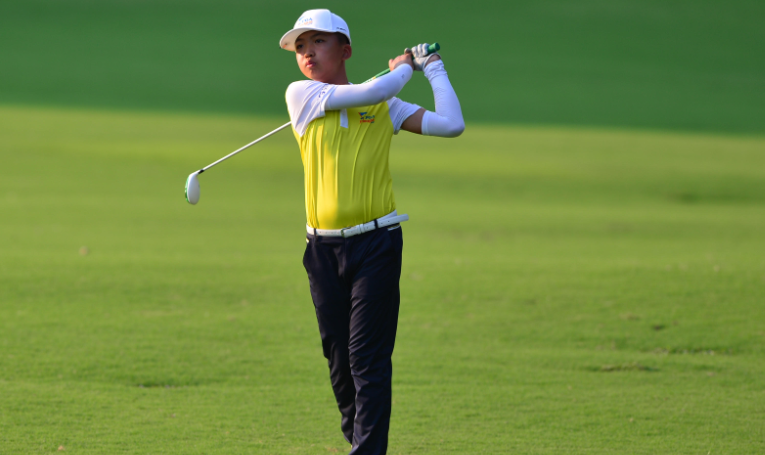 打高尔夫的姿势