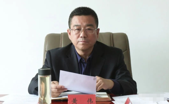 黄伟主持召开涞水县人民政府党组会议