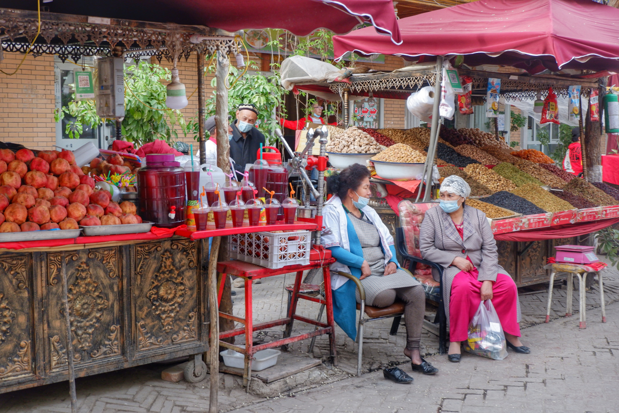 喀什老城美食街,从头吃到尾不要100元,10块就能吃饱