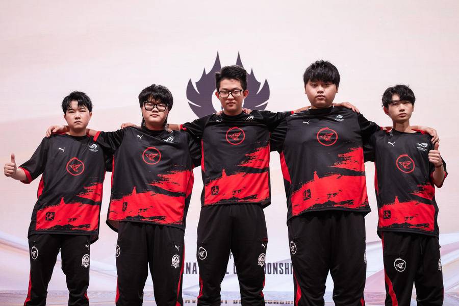 "我口袋只剩玫瑰一片,此行又山高路远"济南rw侠赛场下的故事