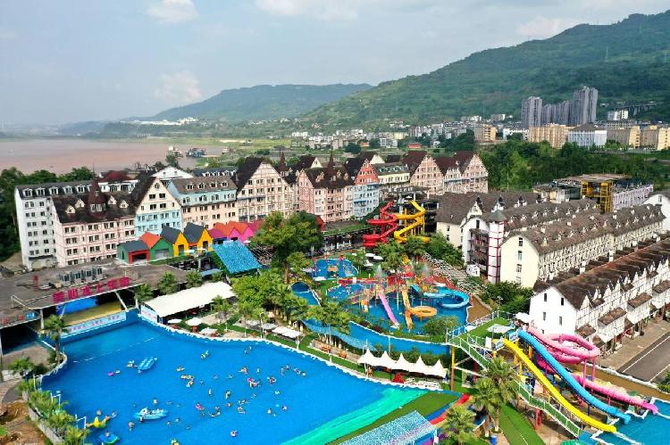 洪崖洞——红酒小镇旅游直通车7月25日开通往返只要50元