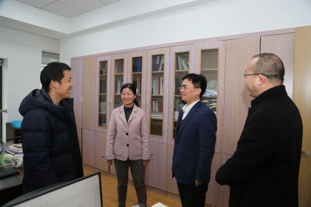 市委秘书长钱仲良到市档案馆走访慰问和考察调研