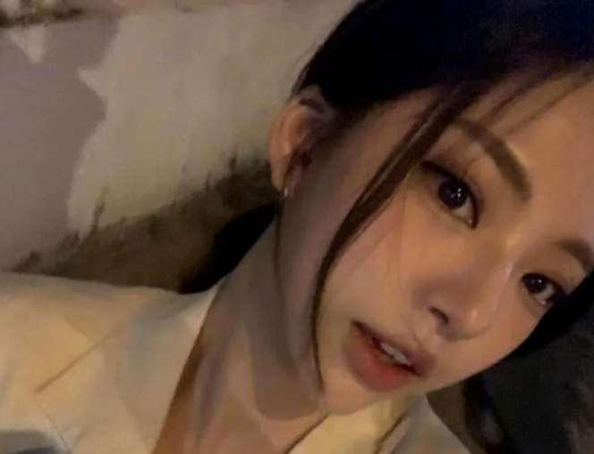 权志龙恋情曝光!网友:与美女同款照片惊人相似