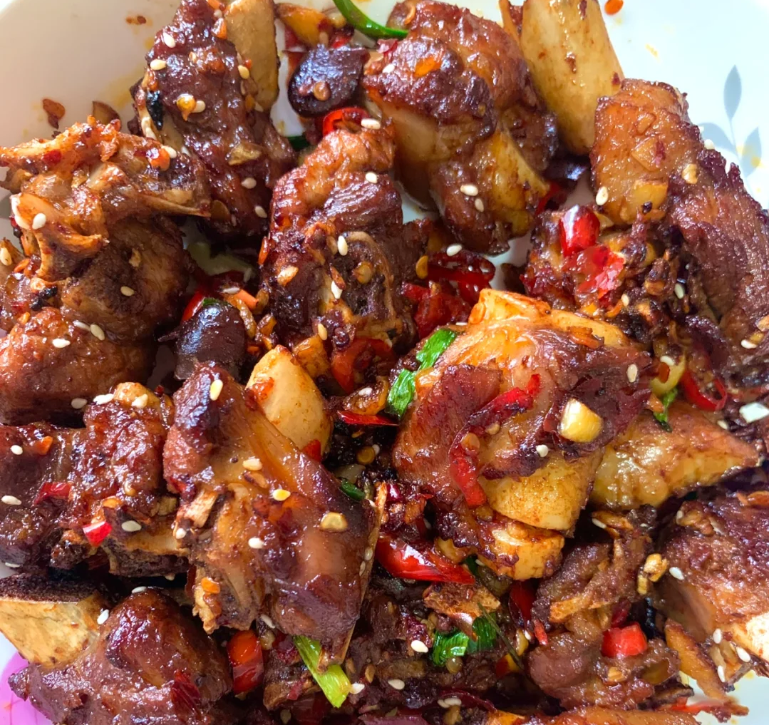 你吃一次绝对就爱上的香辣蒜香排骨,咽口水!