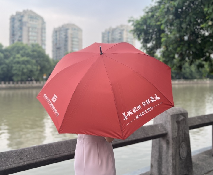 3000把亚运爱心伞明起亮相杭城公交车游客免费借用