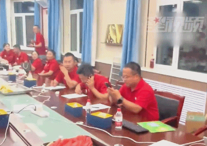女生高考724分爸爸激动到尖叫！高三教学组老师鼓掌庆贺