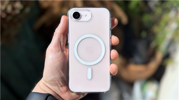 万元折叠屏iPhone Fold砍掉MagSafe:iPhone 17e反而标配
