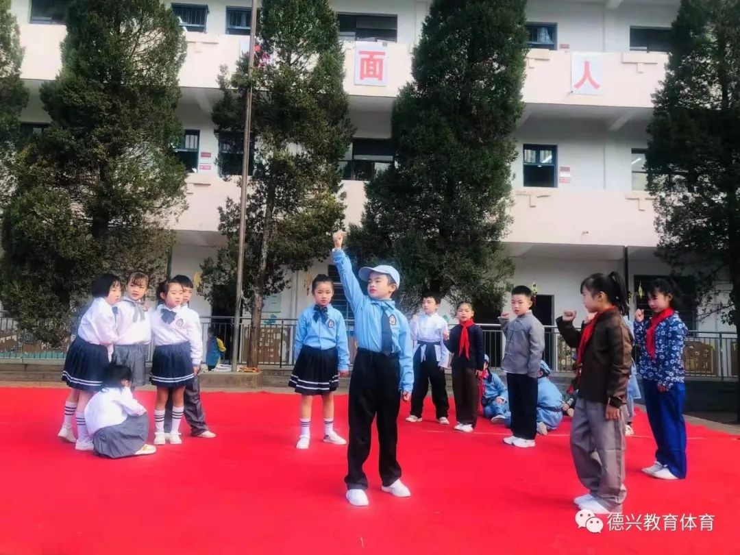 「经验推广」小舞台演绎无限精彩—银山小学国旗下献礼侧记