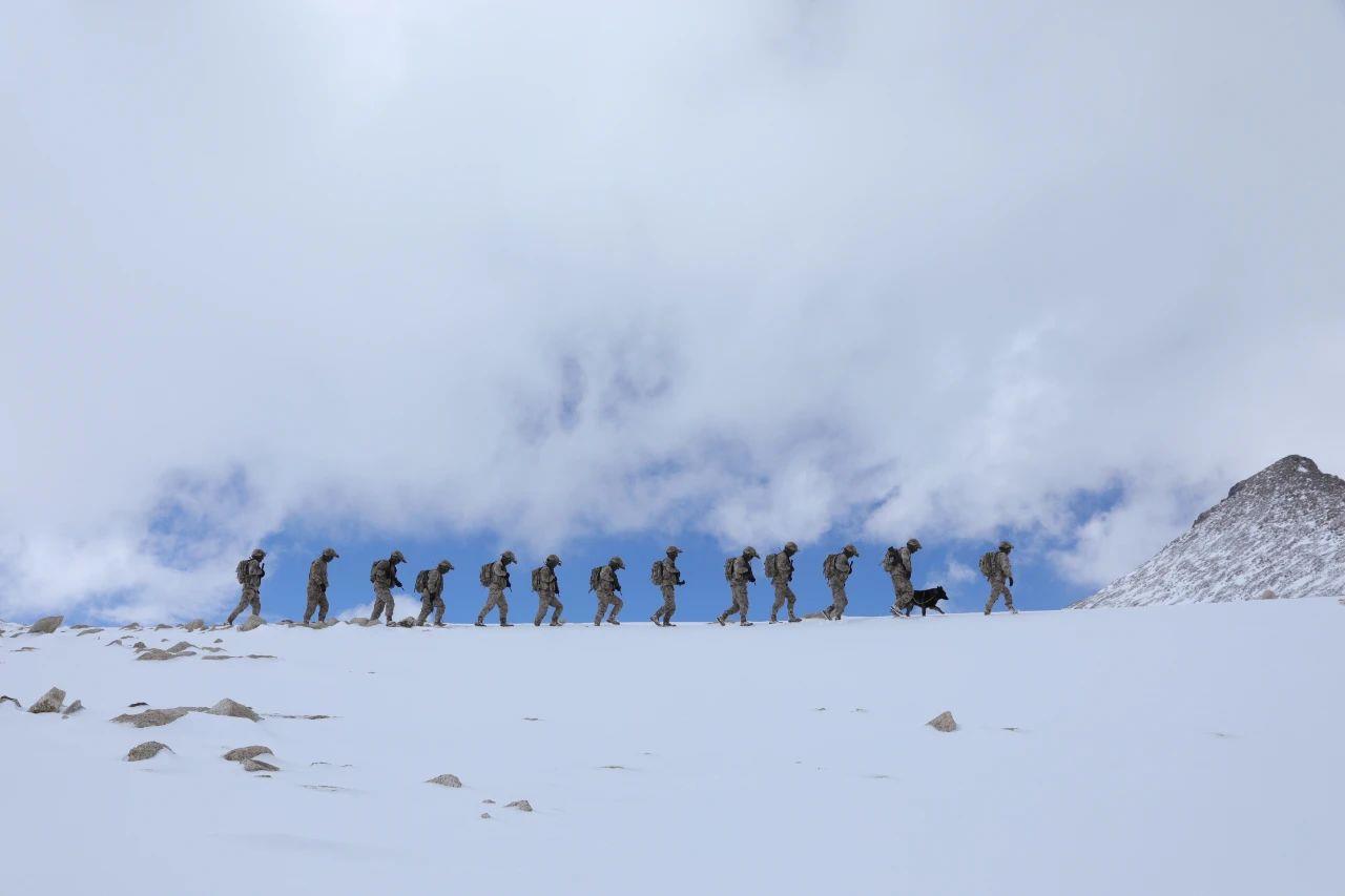 风雪边防军人图片图片