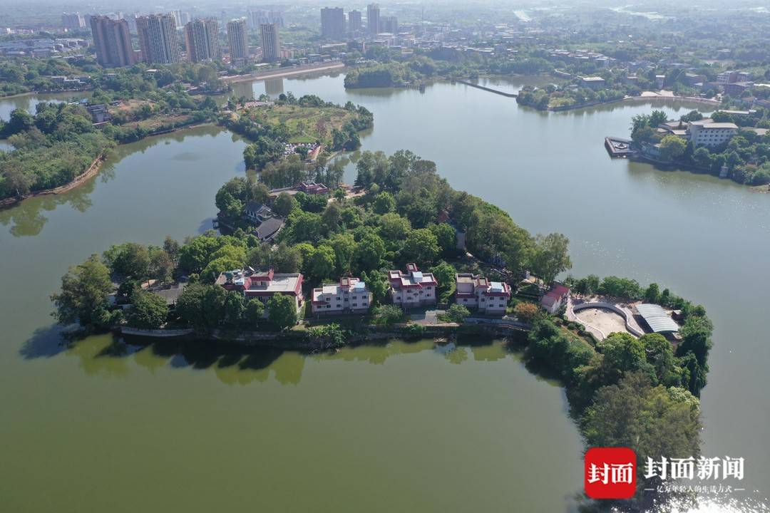 "五一"假期去哪玩 成都三岔湖这个"花岛"有点火