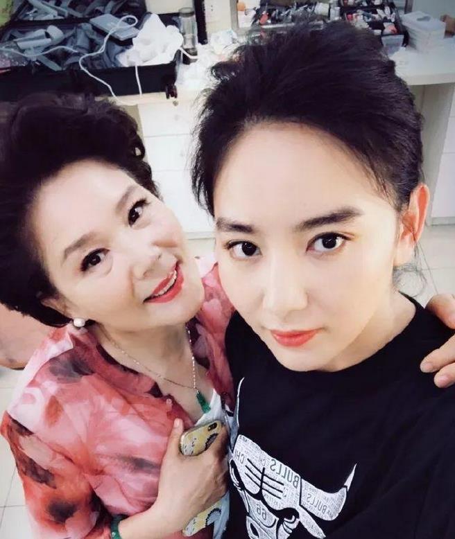 娱乐圈传奇杨青:离婚后与前夫和好,女儿现成巨星!