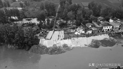河南固始史灌河大堤再次出现2次塌陷,众人紧急封堵