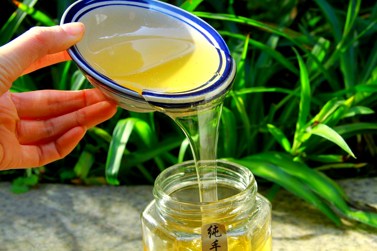 白醋加蜂蜜泡水喝有什么好外(白醋加蜂蜜泡水喝有什么好处)