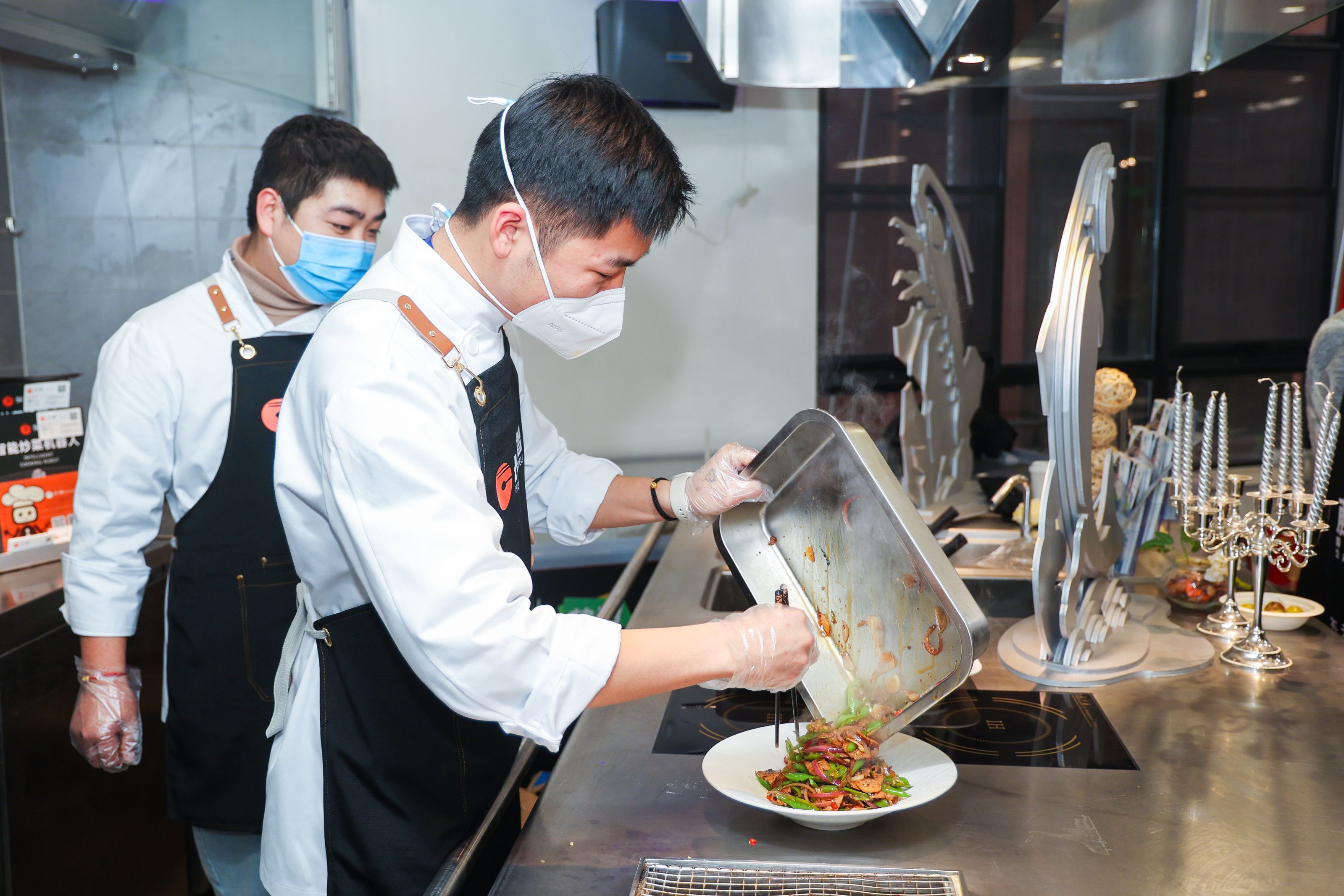 炒菜机炒菜步骤和厨师有什么不同?