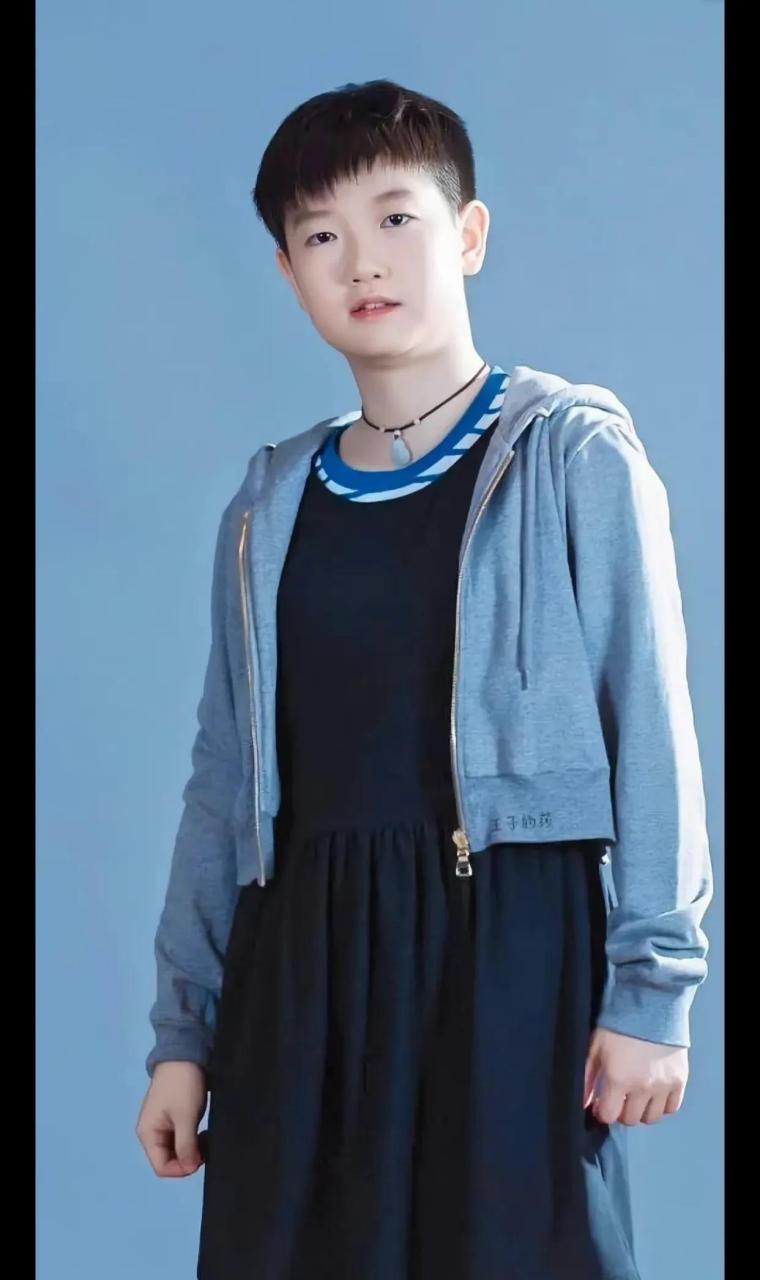 孙颖莎穿裙子1717 网友说:给穿裙子的照片p个长发看看1717