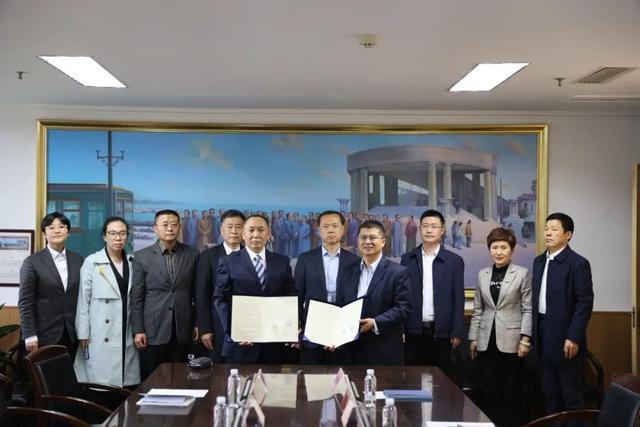 大连市委统战部副部长,市侨办主任张福久会见非洲马达加斯加海外华人