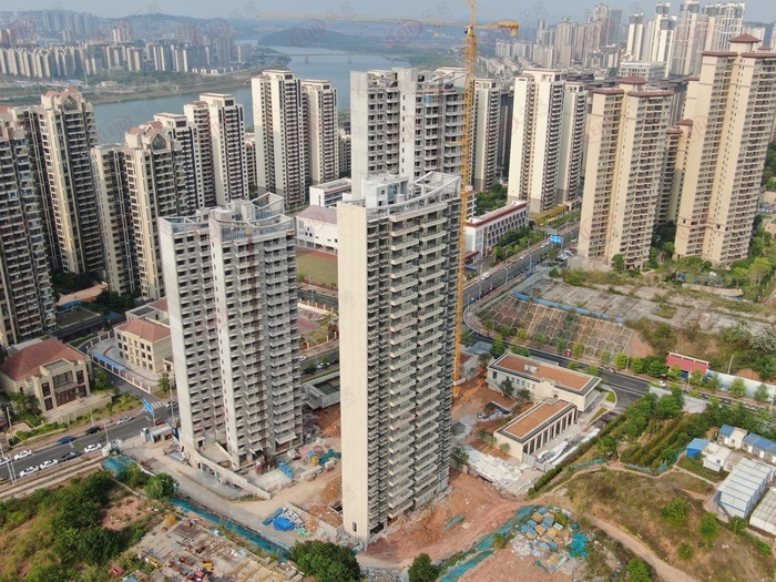 南宁深石柏翠湾停工数月临近交房业主望楼兴叹