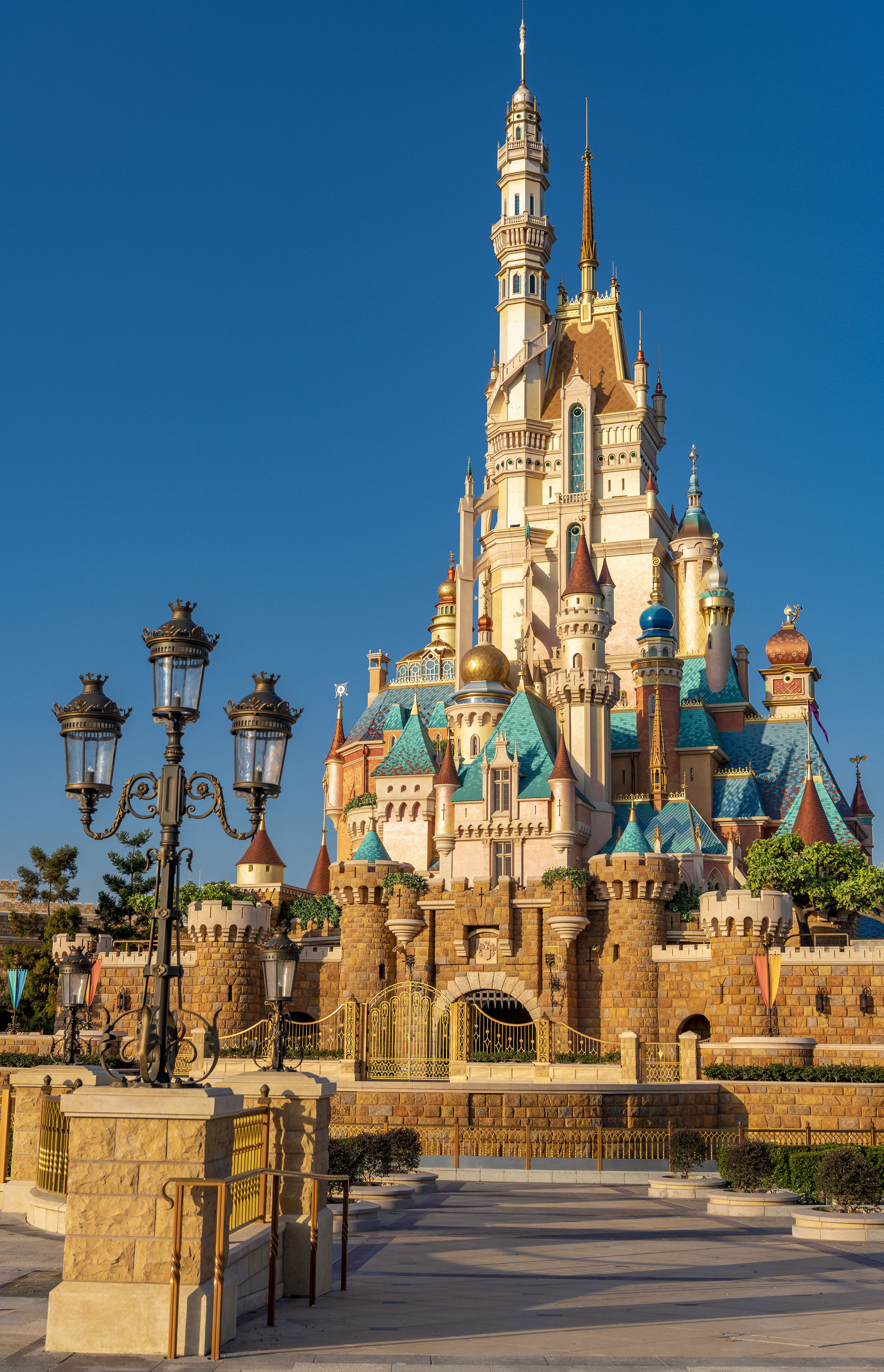 香港迪士尼净亏损同比收窄12%至21亿港元,下月拟调整运营时间