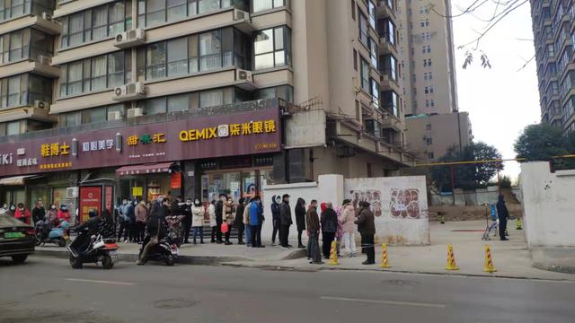 西安大话南门小区实施封控管理,5号楼封闭