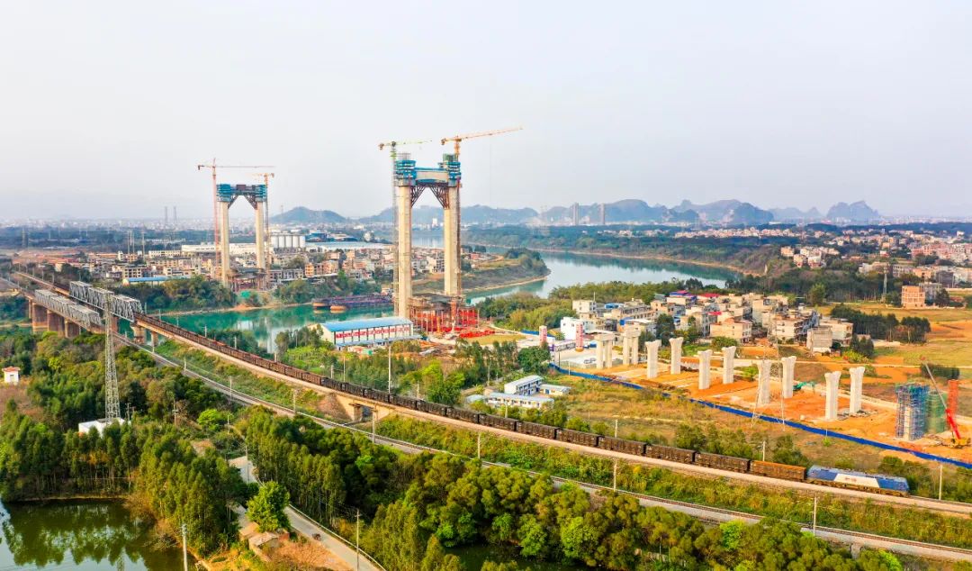实拍!贵港这座在建"高颜值"大桥横跨郁江,贯通时间