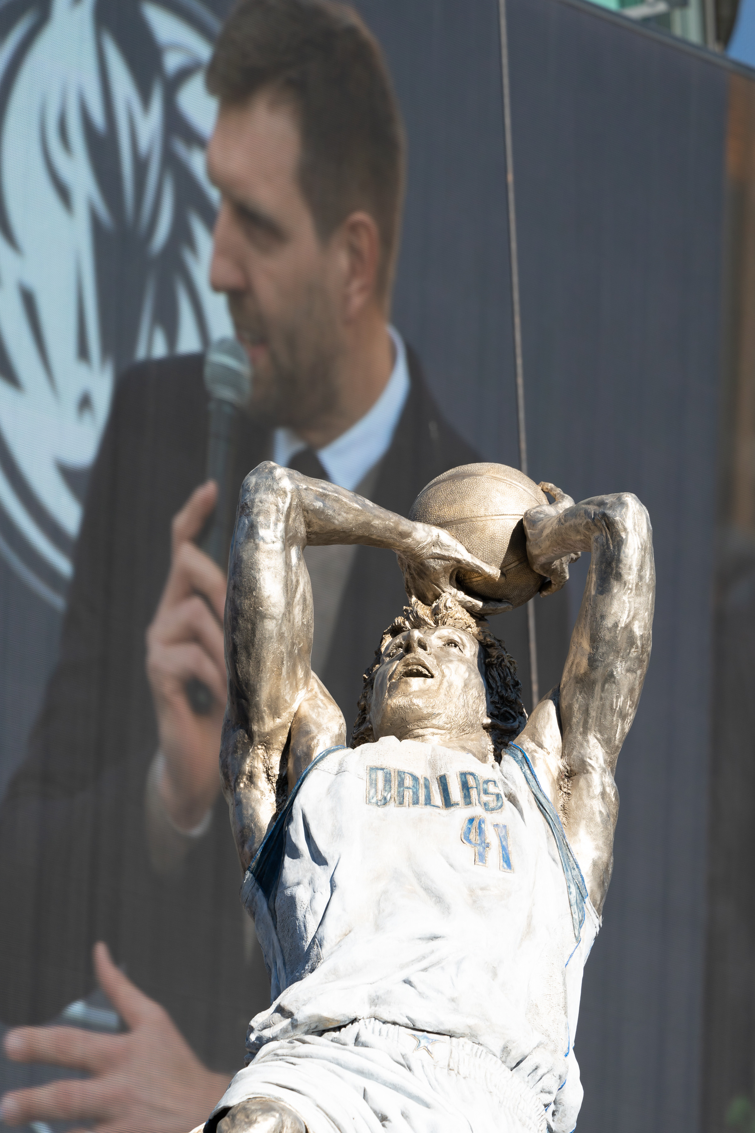 篮球——德克·诺维茨基雕像揭幕